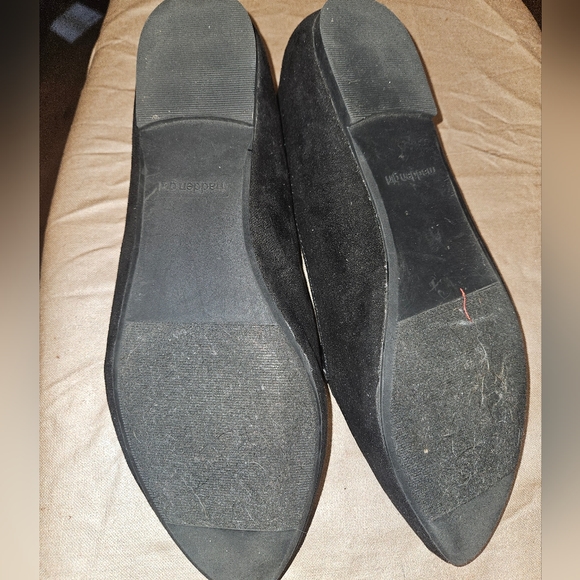 Madden Girl Elka Black & Gold Faux SuedeLaser Cut Pointed Toe Flats size 7.5 - Picture 2 of 7